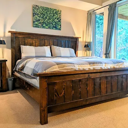 Mountain House Of Wonder Bed & Breakfast Qualicum Beach Exterior photo