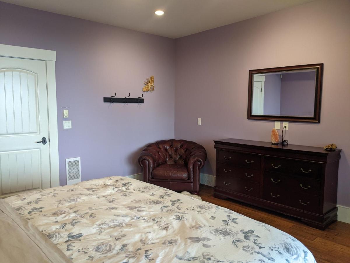 Mountain House Of Wonder Bed & Breakfast Qualicum Beach